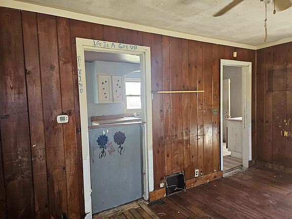 3rd image of 524 Vincent Ave