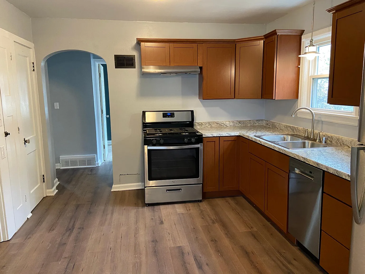 7608 Livingston Ave — Photo 2