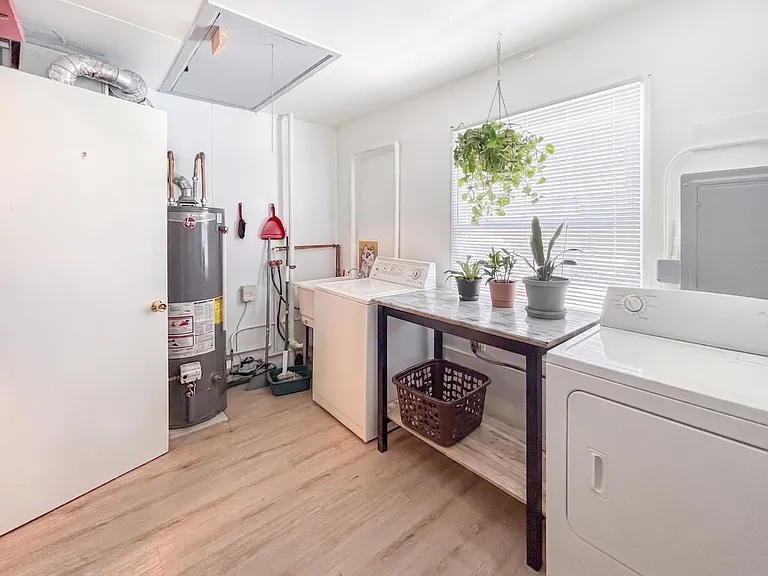 1113 Bristol Ave — Photo 6