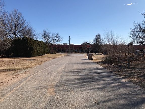 5th image of 3303 Carole St