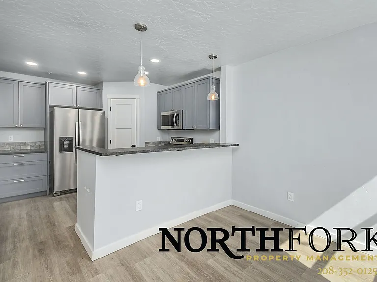 1110 S Manor Dr — Photo 4