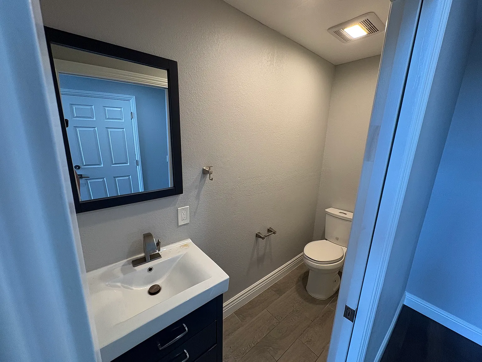 2 bed, 1.5 bath, 2884 sqft, $3,995 — Photo 4