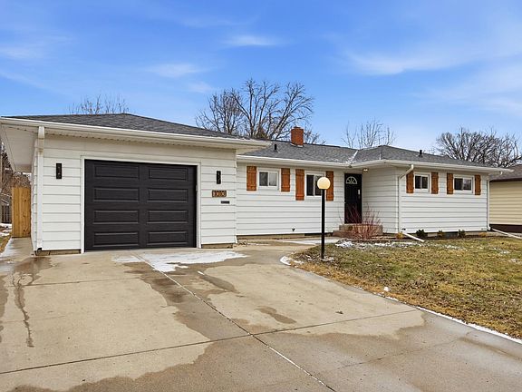 2nd image of 1010 River Dr