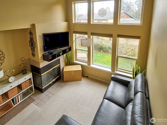 3rd image of 4707 NW Walgren Drive #201