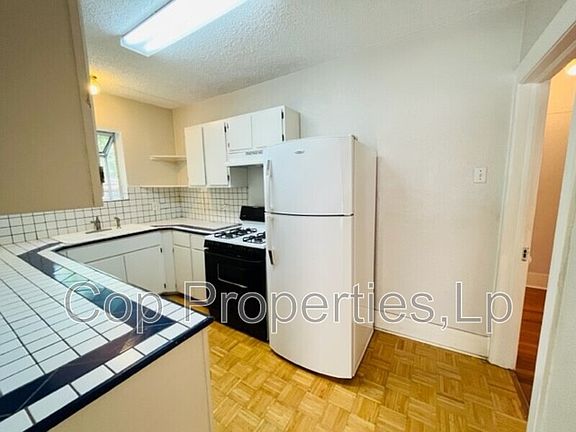 5th image of 413 W Hollywood Ave