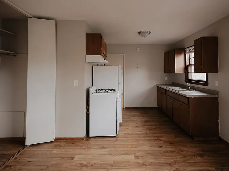 1115 Main St — Photo 4