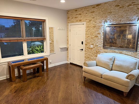 4th image of 6906 W Medill Ave #2E
