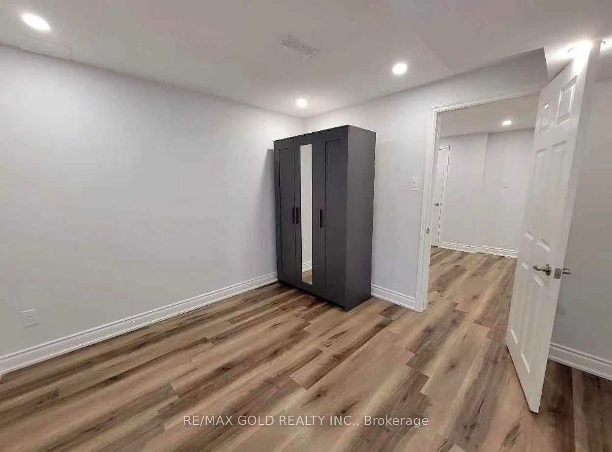 2 bed, $1,900 — Photo 4