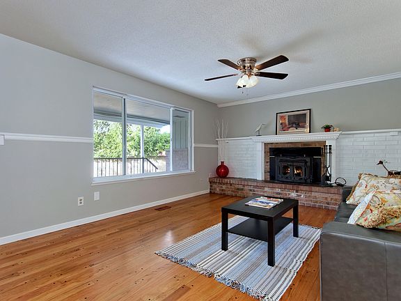 4th image of 2719 Vista Pl W