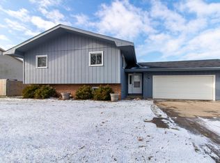 110 Hilton Dr, Lexington, IL 61753