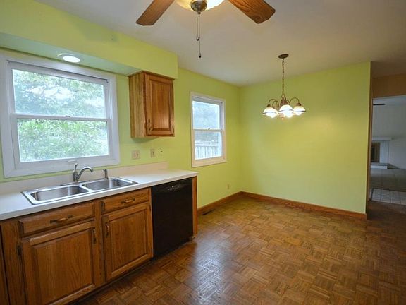 4th image of 2328 Kenilworth Dr