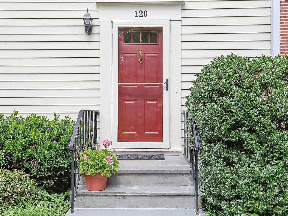 2nd image of 120 Greenwich Hills Dr