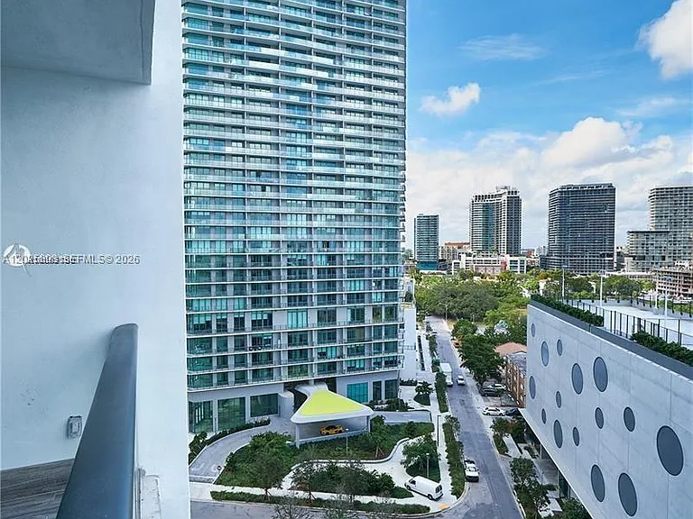650 NE 32nd St #1208 — Photo 17