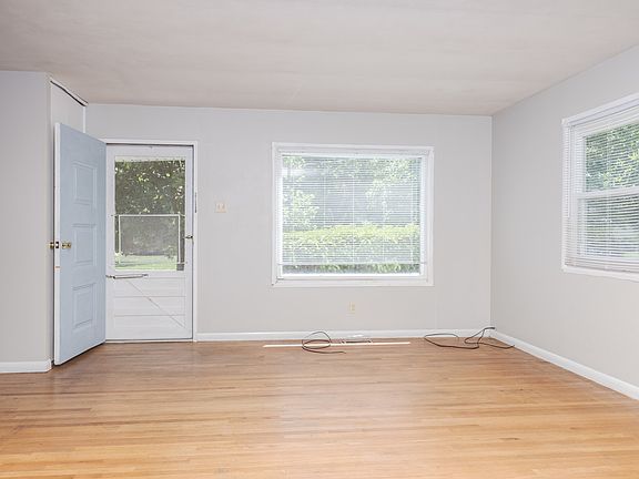 4th image of 309 W Torrance Ave