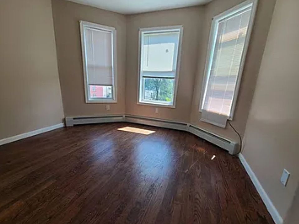 2nd image of 48-50 Elliott St #3W