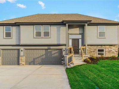 19900 E Castle Dr, Independence, MO, 64057