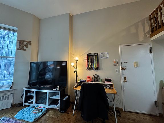 2nd image of 131 W 80th St APT 1A