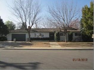 87 O St, Sanger, CA 93657