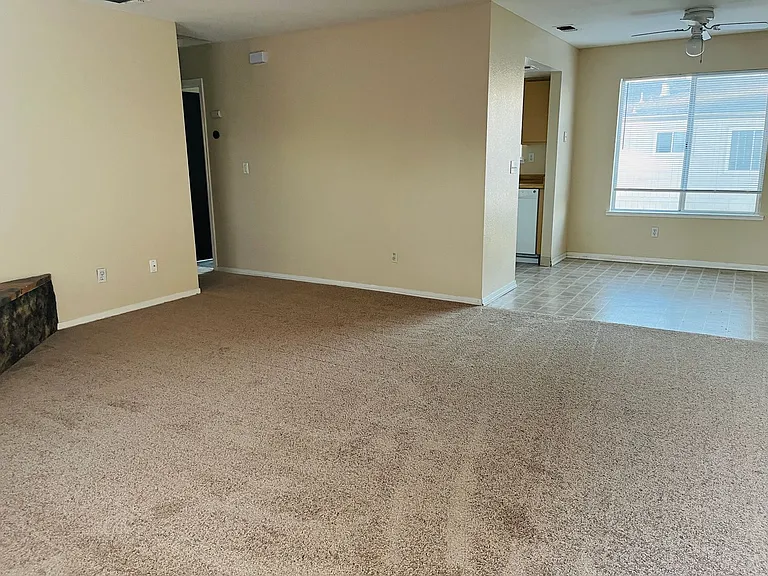 Nice and Cozy Upstairs Triplex Unit — Photo 2