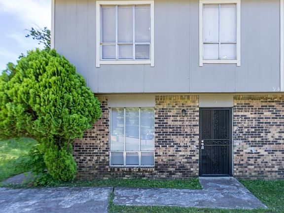 2nd image of 9408 Lew Cir #B