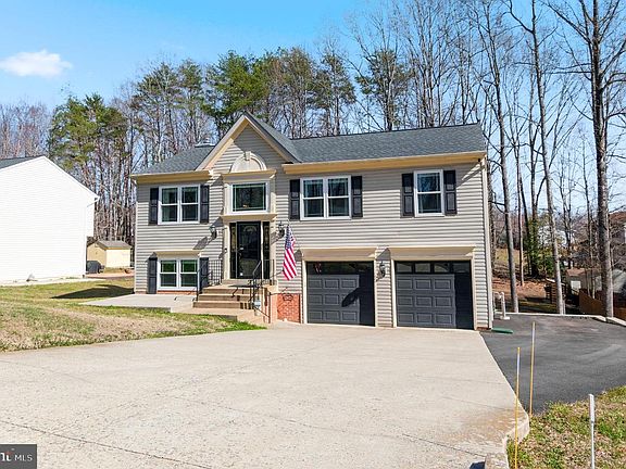 3rd image of 11205 Surry Woods Ct
