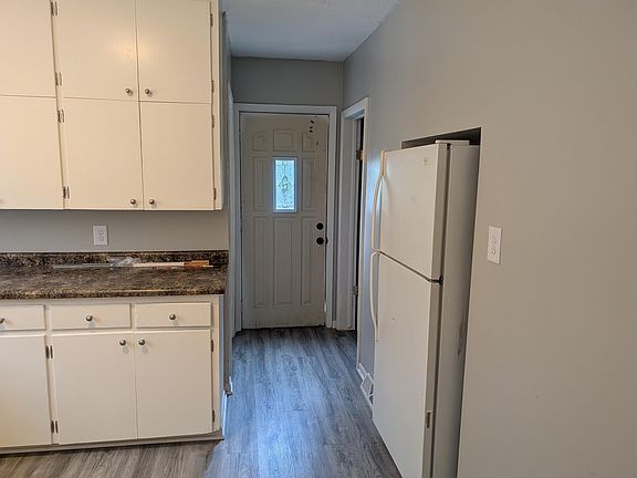 5th image of 401 Damon St