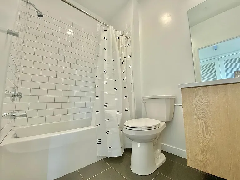 102 Howe St #603 — Photo 6