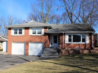 40 N Madison St, Oswego, IL 60543