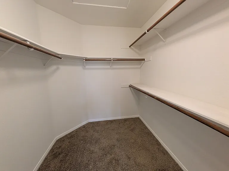 Hildale Cir — Photo 13