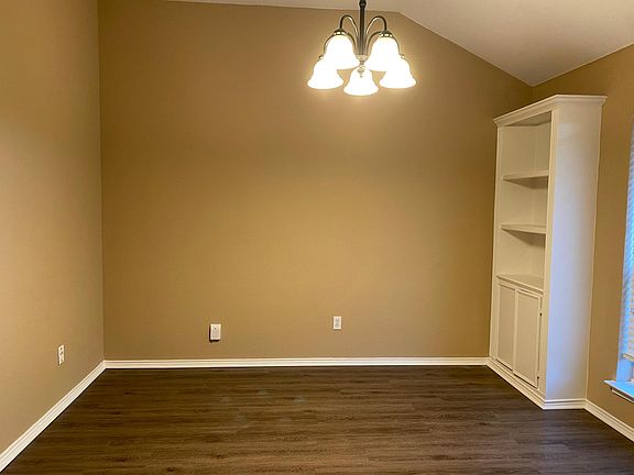 2nd image of 621 Coal Creek Dr