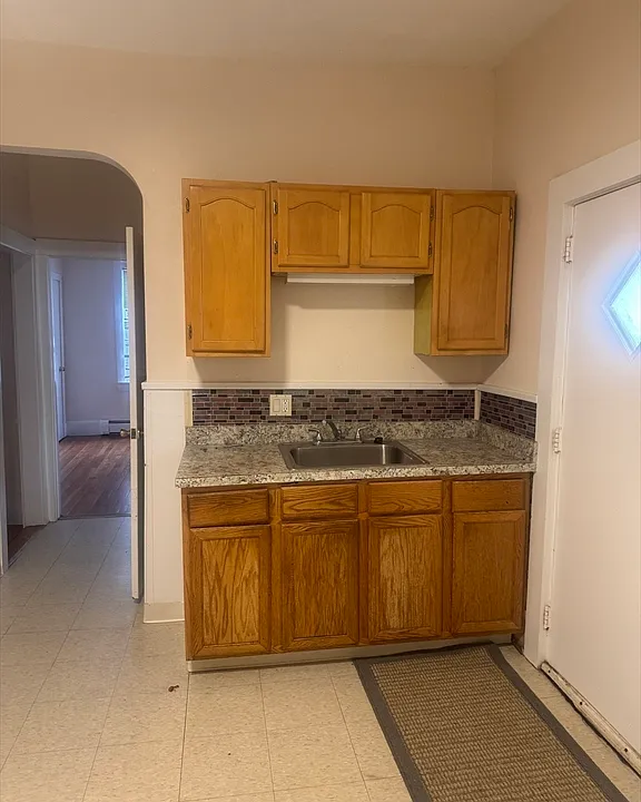 18 Fairview Ave #1