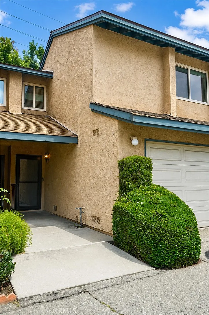 3 bed, 2.5 bath, 1362 sqft, $3,400 — Photo 1