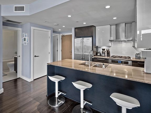 5th image of 1618 Quebec St #1509