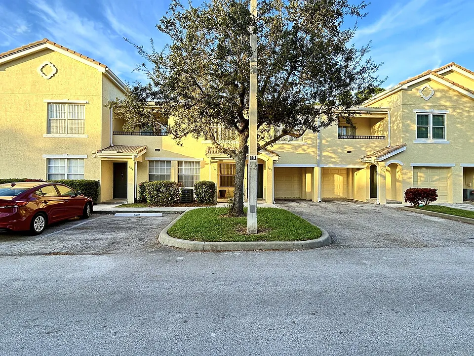 104 SW Peacock Blvd #204-03-204