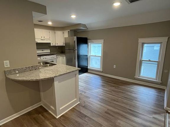 3rd image of 2317 Polk St NE