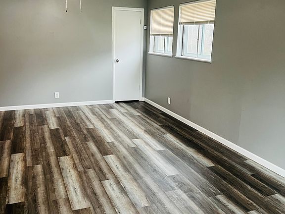 5th image of 225 Dundee Cir