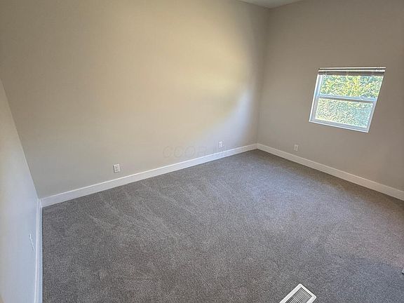 5th image of 1037 Warder St