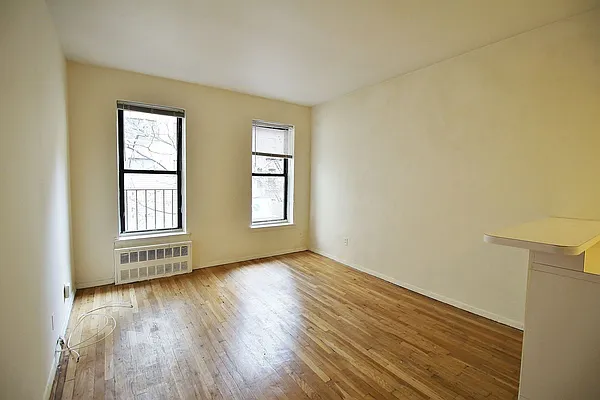 Rented by Julianna Realty Corp | media 4