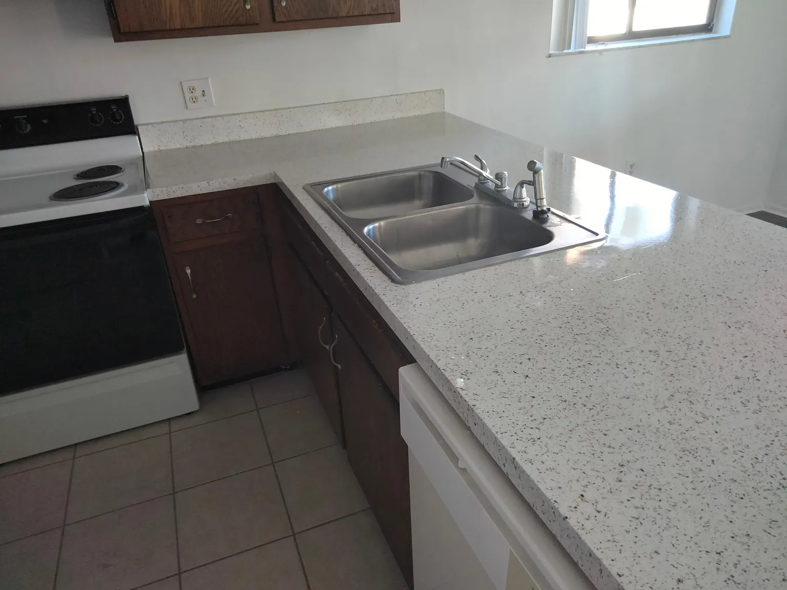 2 bed, 900 sqft, $1,295 — Photo 3