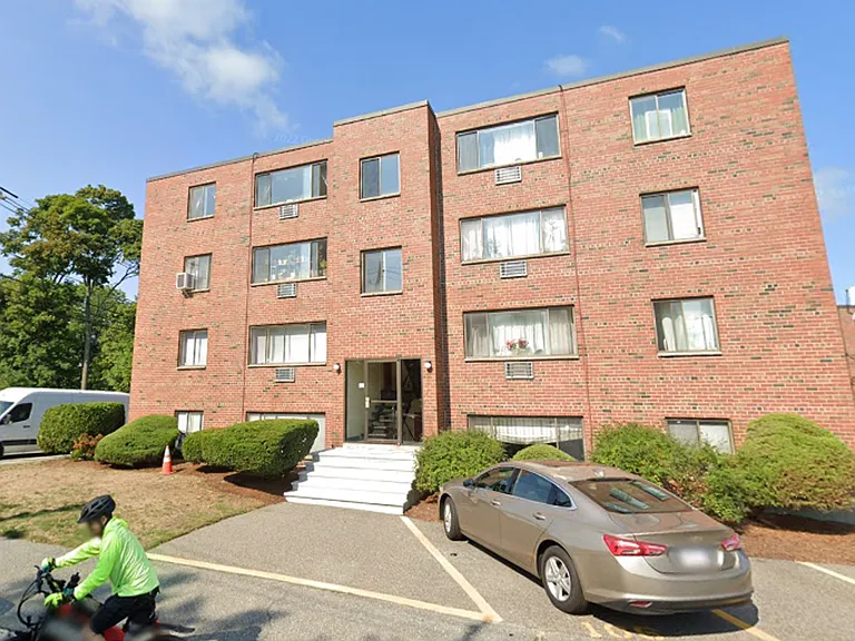 16 Riverside St #32 — Photo 4