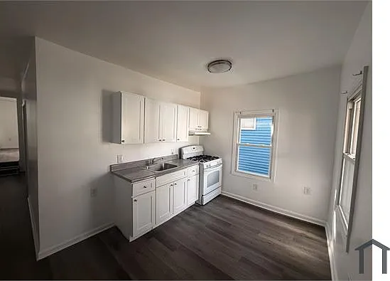 4 bed, 1100 sqft, $2,500 — Photo 2