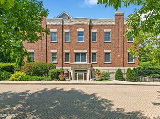 450 Green Bay Rd APT 2A, Glencoe, IL 60022