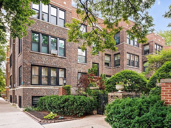 3rd image of 743 N Brompton Ave #3