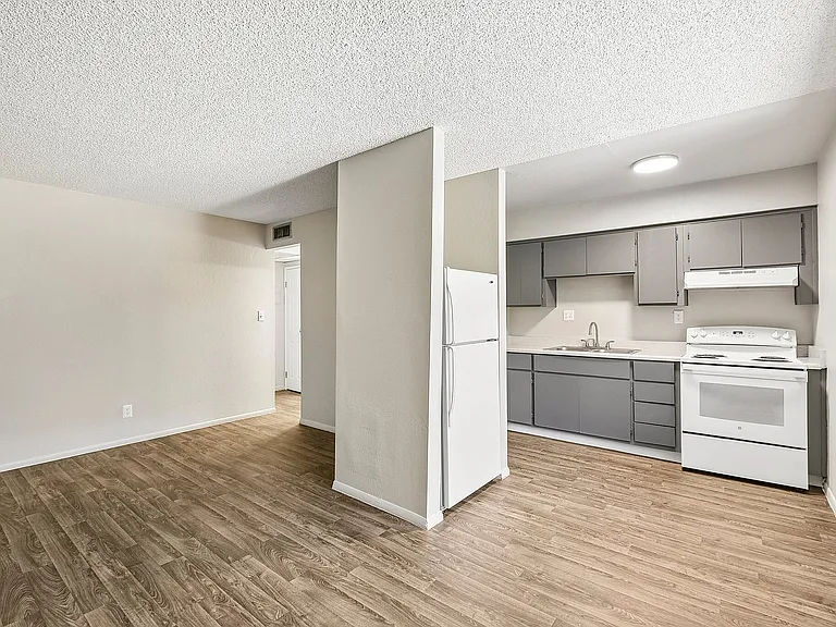 11-web-or-mls-N 23rd Ave-S0307-011