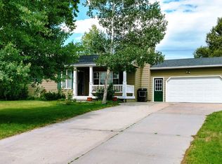 421 Grande Vista Rd, Torrington, WY 82240