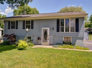 3003 Huxley Ln SW, Cedar Rapids, IA 52404