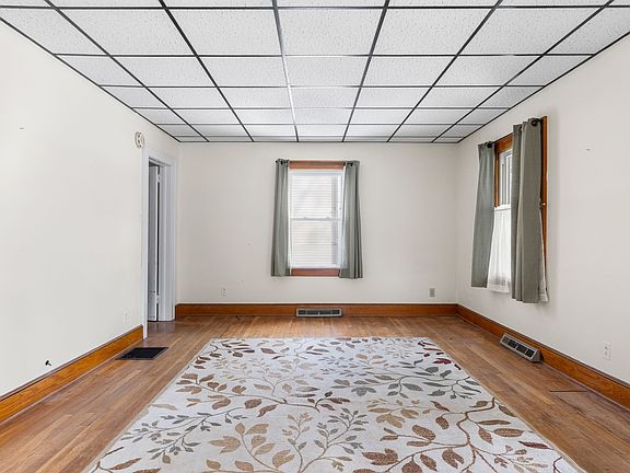 5th image of 124 Sunset Ave