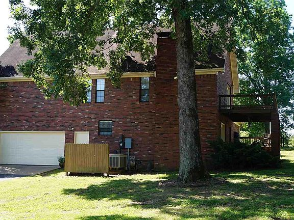 4th image of 4066 Dyer St