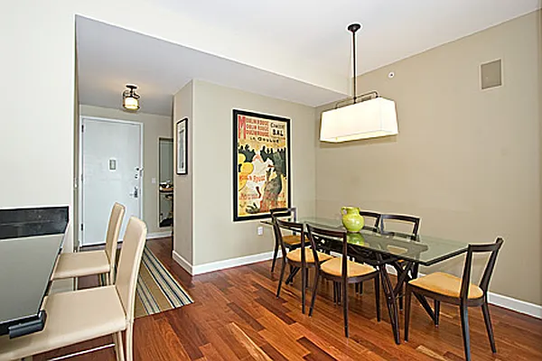 Sold by R New York | media 2
