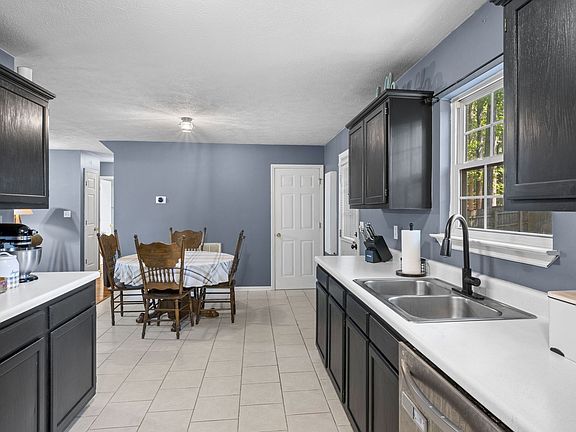 3rd image of 118 Nails Creek Dr